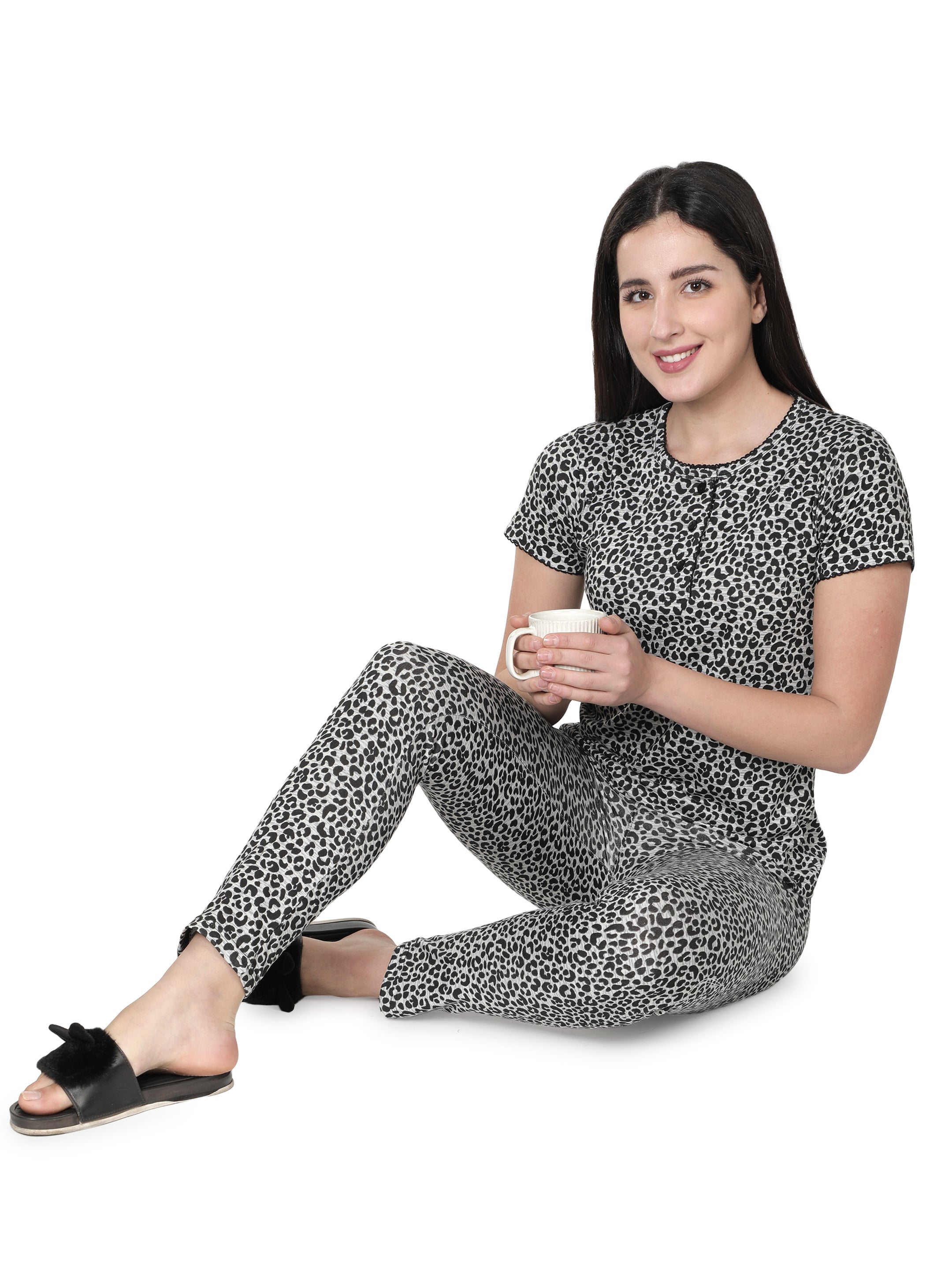 Women's Grey Leopard Round Neck Pyjama Set - Effortless Elegance in Nightwear